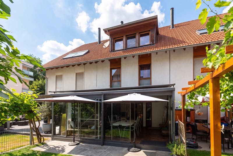 GROSSZÜGIGES REIHENMITTELHAUS IN DER NÄHE DES PFÄFFIKERSEES (1)