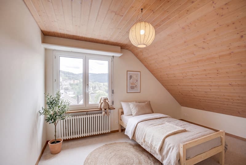 HANGLAGE UND VIEL POTENZIAL - FREISTEHENDES 6.5 ZIMMER EINFAMILIENHAUS (6)