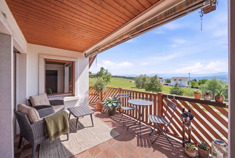 WOHNCHARME MIT WEITBLICK -  4.5 ZIMMER DACHWOHNUNG IN OBERWIL-LIELI (6)