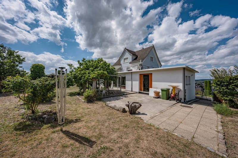 PRUNKVOLLES MEHRFAMILIENHAUS MIT CHARAKTER (6)