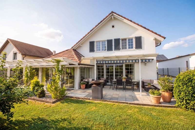 GEPFLEGTES EINFAMILIENHAUS IN BRISLACH - WOHNEN MIT GARTENIDYLLE (1)