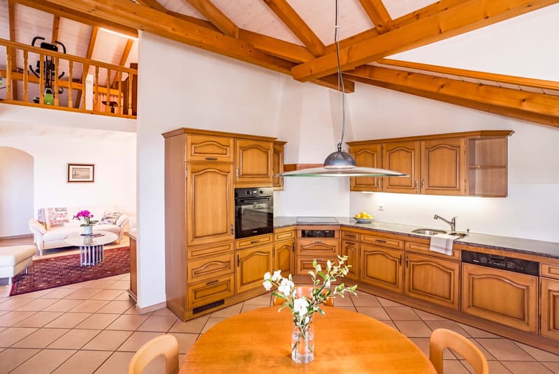 ÜBER DEN DÄCHERN VON GRENCHEN - MAISONETTE-DACHWOHNUNG MIT STADTSICHT (2)