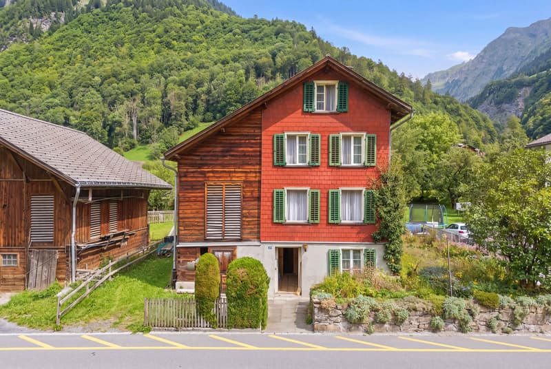 FREISTEHENDES 4 ZIMMER EINFAMILIENHAUS IN DER GLARNER BERGWELT (1)