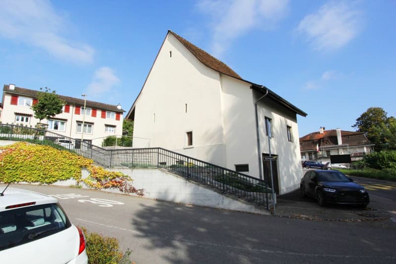 Renovation-requiring farmhouse with large barn (7)