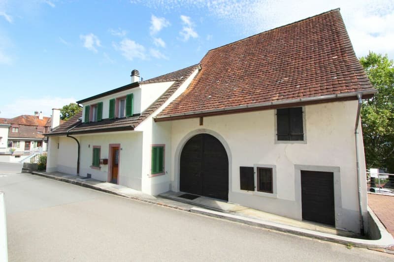 Renovation-requiring farmhouse with large barn (8)