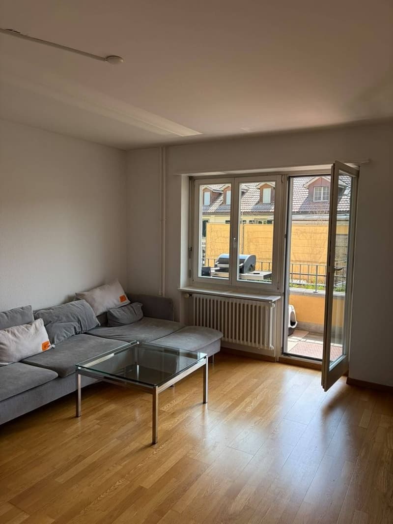 Wohnzimmer mit Balkon