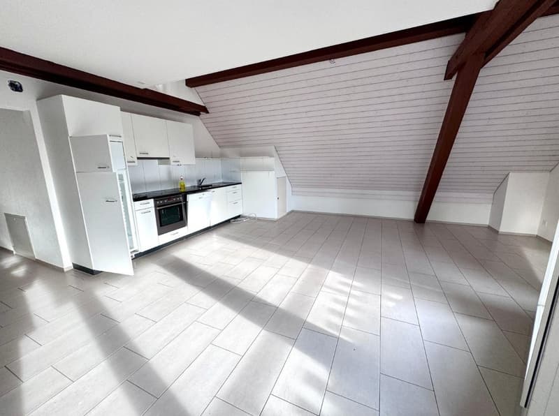 Appartamento duplex moderno con layout spazioso in posizione centrale di Bachenbülach (2)