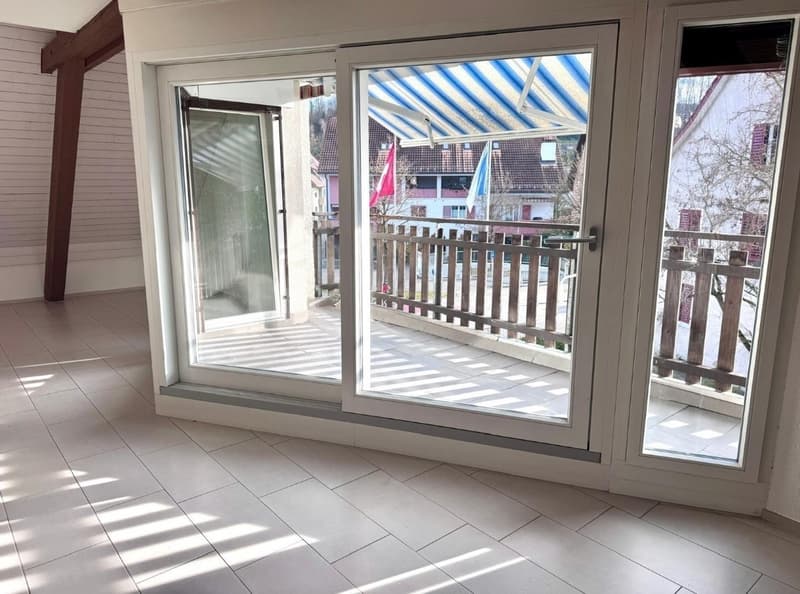 Appartamento duplex moderno con layout spazioso in posizione centrale di Bachenbülach (3)