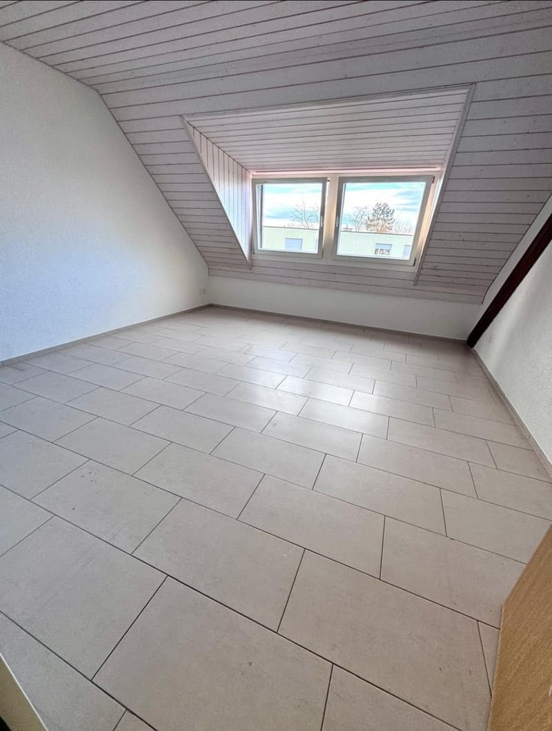 Appartamento duplex moderno con layout spazioso in posizione centrale di Bachenbülach (5)