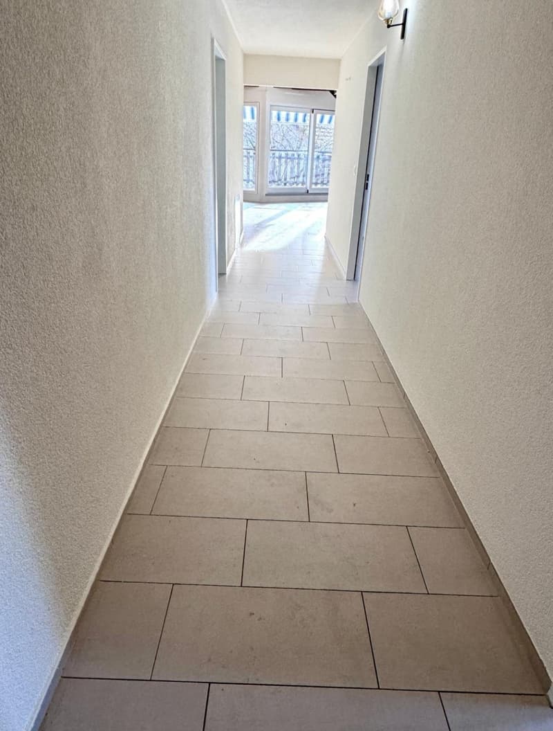 Appartamento duplex moderno con layout spazioso in posizione centrale di Bachenbülach (4)