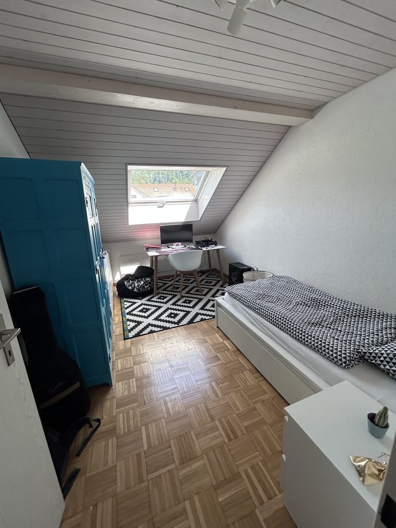Delizioso appartamento mansardato di 3,5 locali con caminetto in affitto dal 01.08.2026 a Kollbrunn (vicino a Winterthur) (8)