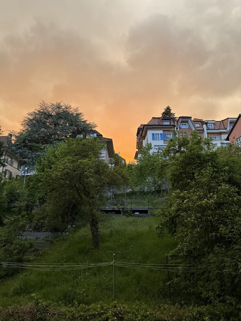 Incantevole appartamento di 4,5 locali in un edificio storico con pavimenti in parquet, balcone e parte di giardino privata (8)