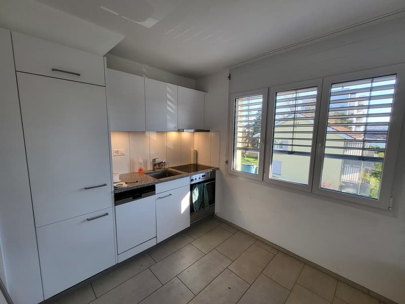 Sonnige 2-Zimmer-Wohnung mit Balkon in Altstetten (2)