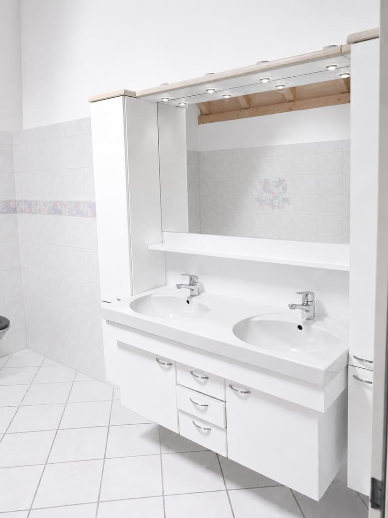 Appartement maisonnette spacieux de 6,5 pièces à utiliser en commun (7)