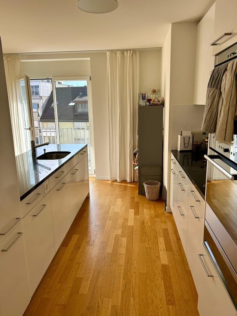 Damen-WG - 20m2 Zimmer in geräumiger und heller zentraler Wohnung (6)