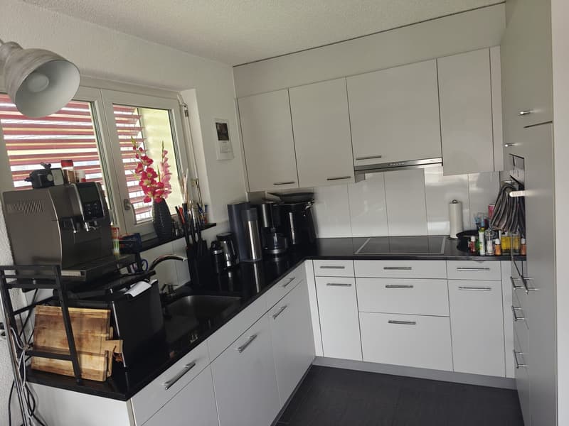 Spacious, bright 2.5-room apartment (70m²) with open living concept & balcony (3)