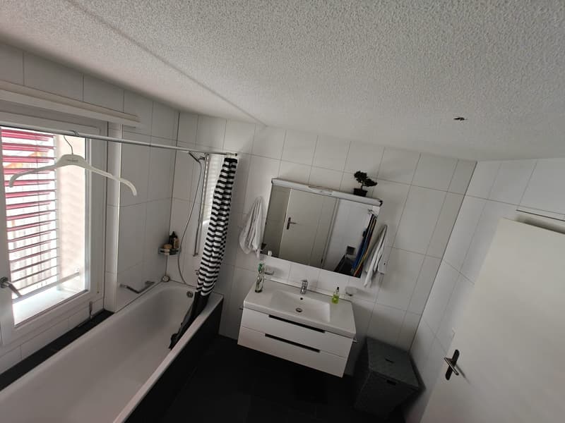 Spacious, bright 2.5-room apartment (70m²) with open living concept & balcony (6)