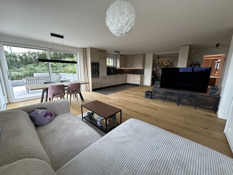Appartement meublé de 3,5 pièces à Horgen avec vue sur le lac spacieuse, limité à 4 mois (1)