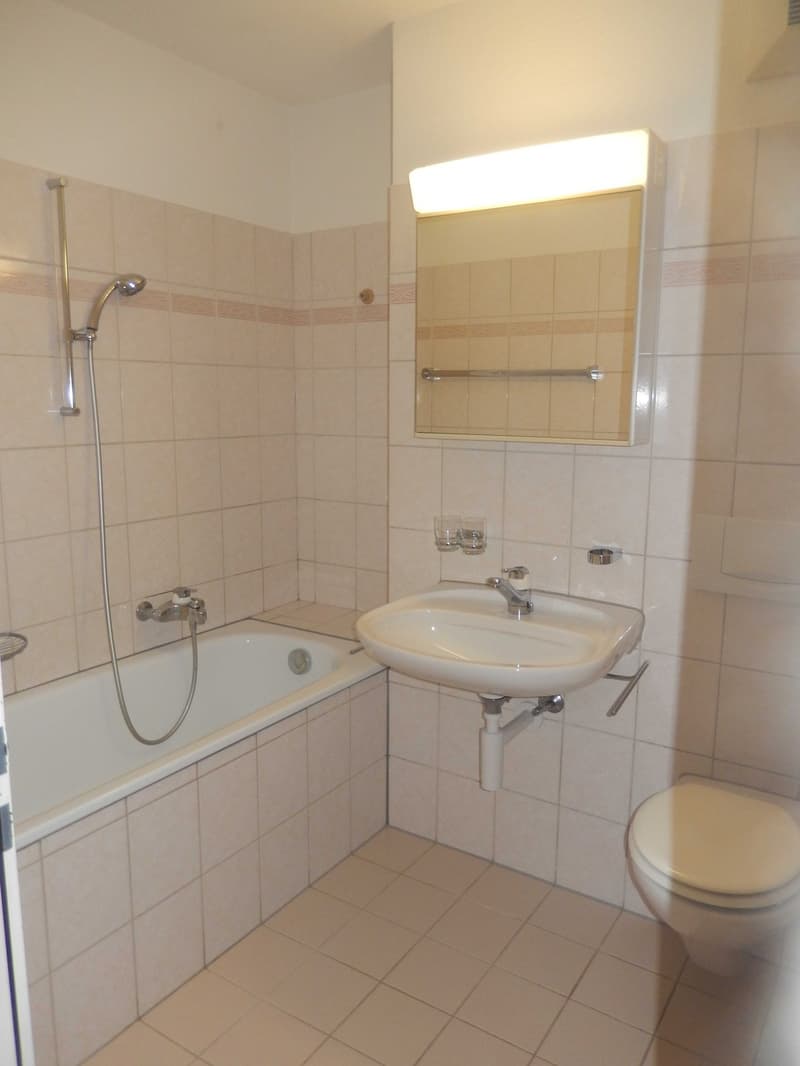 Helle 4,5 Zimmer-Wohnung mit Balkon und Garage in Henggart  ab sofort verfügbar! (13)