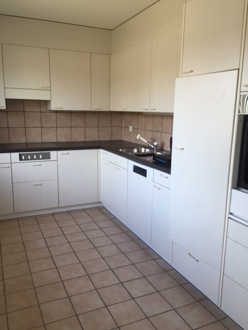 Helle 4,5 Zimmer-Wohnung mit Balkon und Garage in Henggart  ab sofort verfügbar! (5)