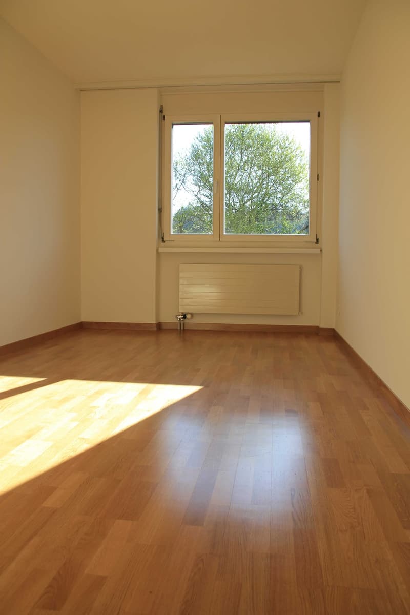 Helle 4,5 Zimmer-Wohnung mit Balkon und Garage in Henggart  ab sofort verfügbar! (11)