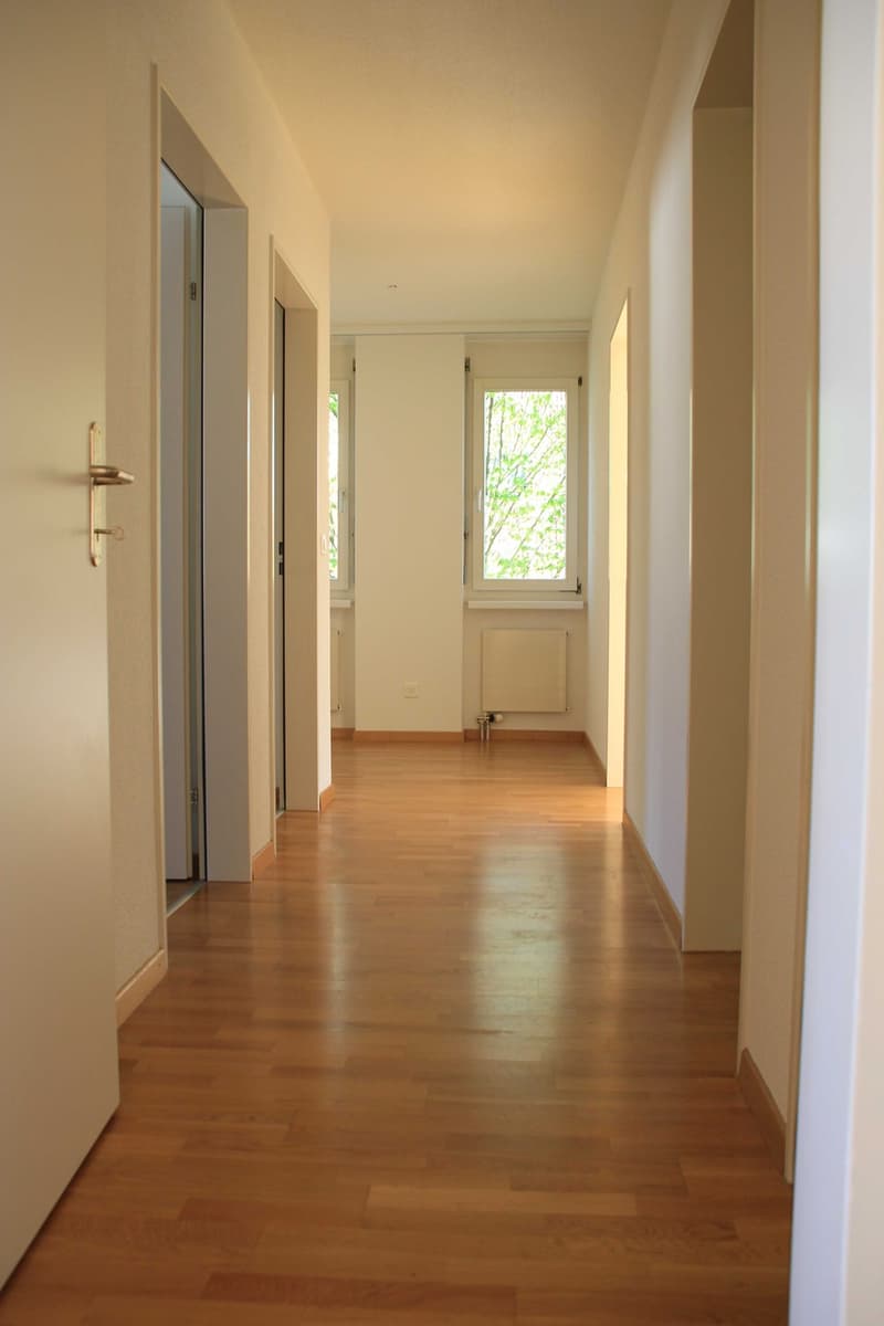 Helle 4,5 Zimmer-Wohnung mit Balkon und Garage in Henggart  ab sofort verfügbar! (10)