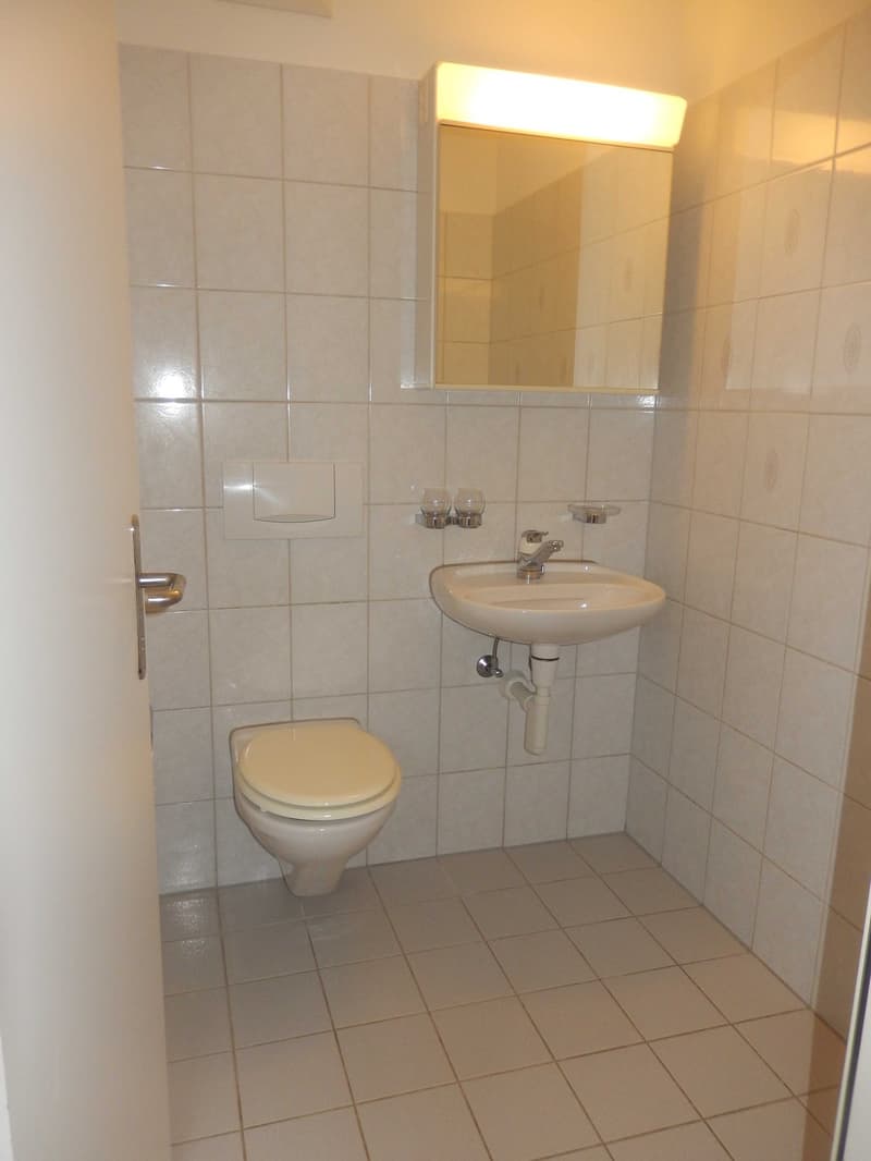 Helle 4,5 Zimmer-Wohnung mit Balkon und Garage in Henggart  ab sofort verfügbar! (12)
