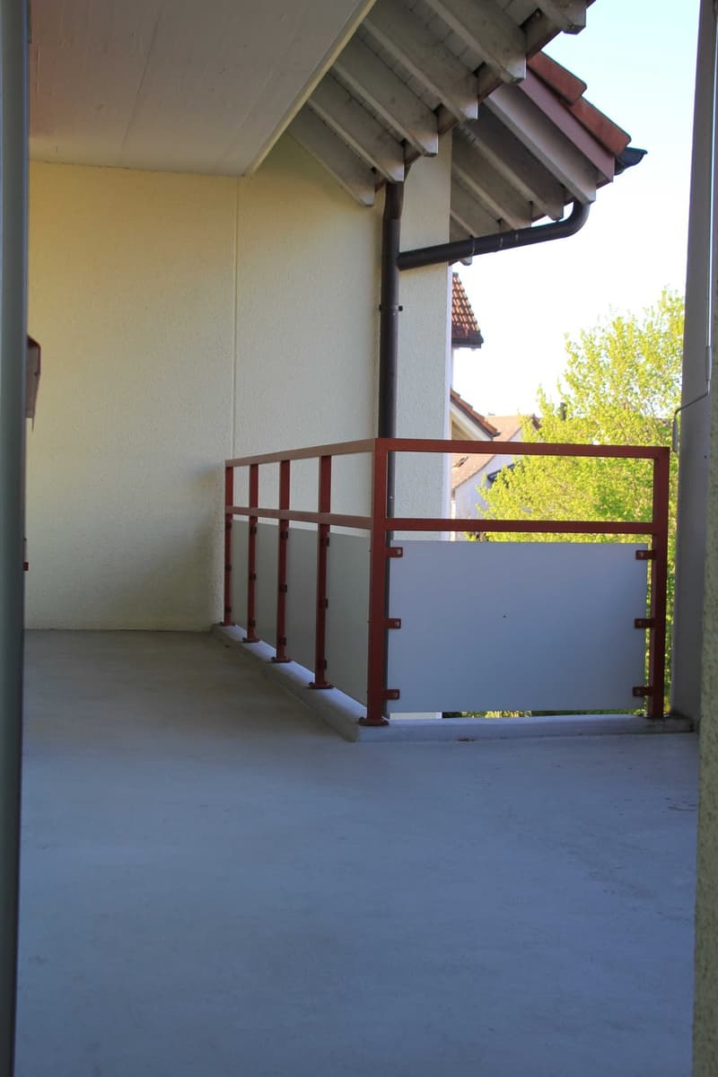Helle 4,5 Zimmer-Wohnung mit Balkon und Garage in Henggart  ab sofort verfügbar! (3)