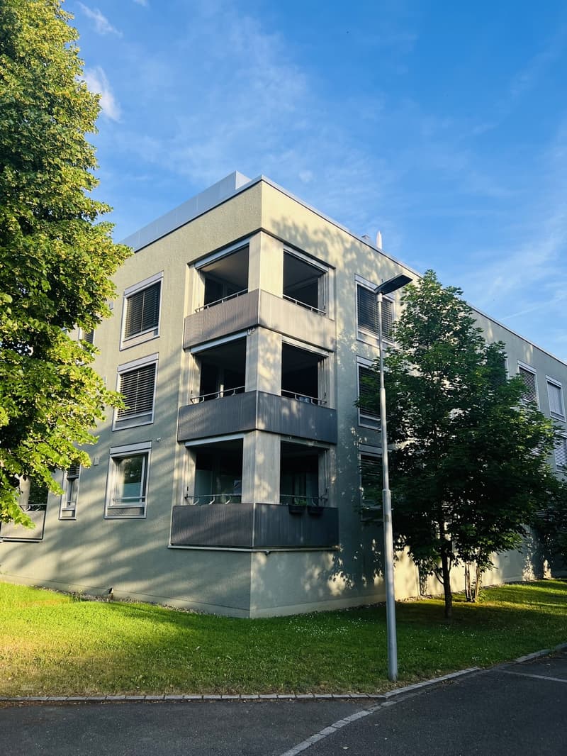 Schöne 2.5-Zimmer-Wohnung in Zürich Affoltern zur Nachmiete ab 01.07.2026 (2)