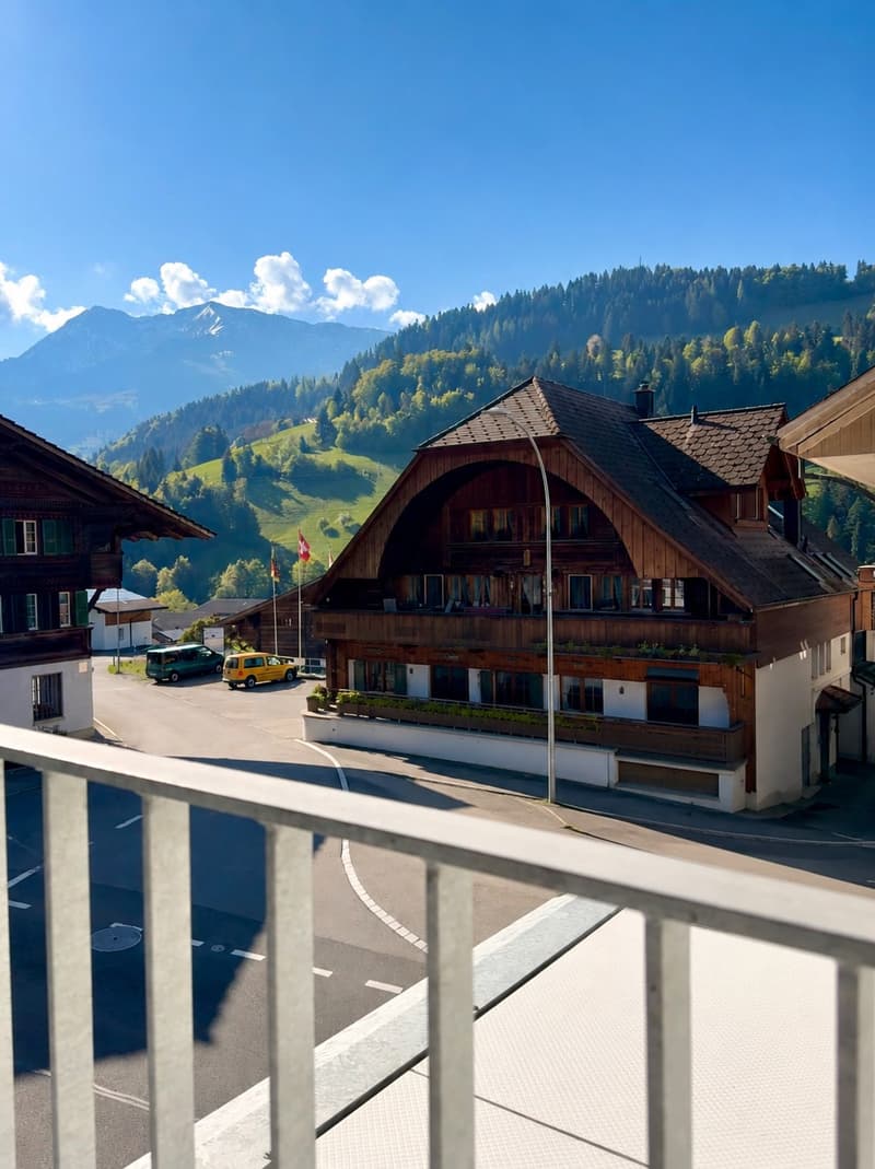Spacious 5.5-room apartment with balcony, parking, and beautiful views in Erlenbach im Simmental (3)