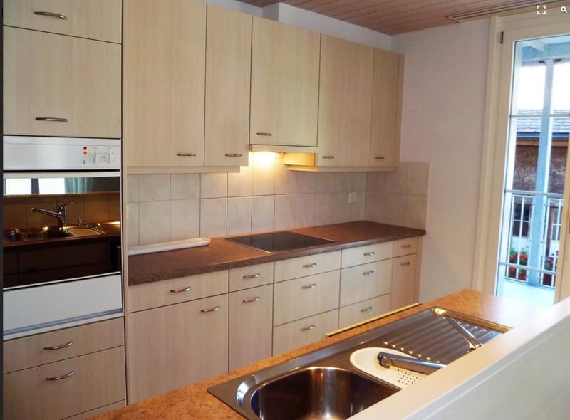 Spacious 5.5-room apartment with balcony, parking, and beautiful views in Erlenbach im Simmental (7)