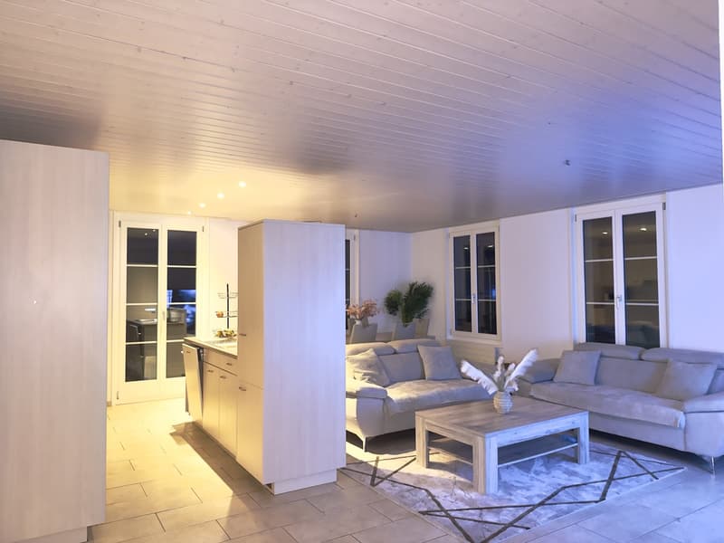 Spacious 5.5-room apartment with balcony, parking, and beautiful views in Erlenbach im Simmental (4)