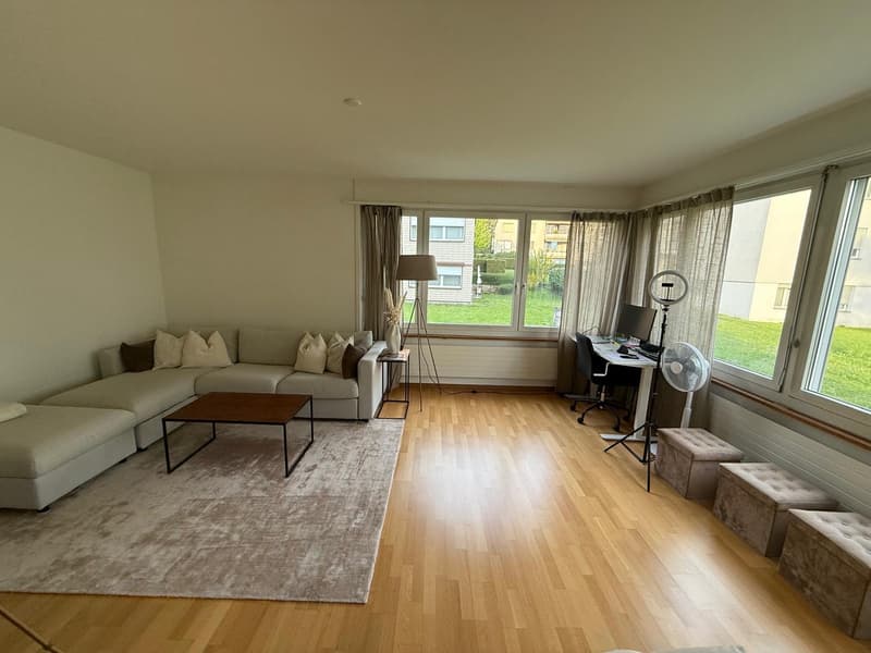 Spacious 4-room apartment in Zollikon Zurich - Quiet living with city proximity and attractive taxes (2)