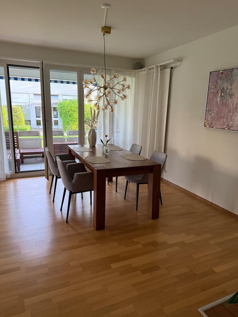 Spacious 4-room apartment in Zollikon Zurich - Quiet living with city proximity and attractive taxes (1)