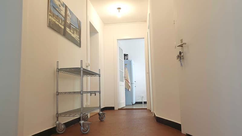 8032 Zürich: 2.5 room apartment to rent per September 1 8032 Zürich:.5 Zi Wohnung per 1. September zu vermieten (5)