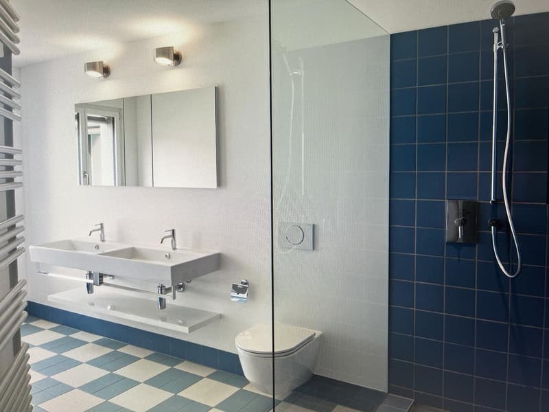 Apartment offer Lucerne (from 01.08.2026) Charming, stylishly renovated 2.5-room old building apartment (64 m²) on Winkelriedstrasse 11 in Lucerne. On the 2nd upper floor, modern kitchen with dishwasher. Washing machine and dryer in the laundry room. Oak parquet, shower/toilet (6)