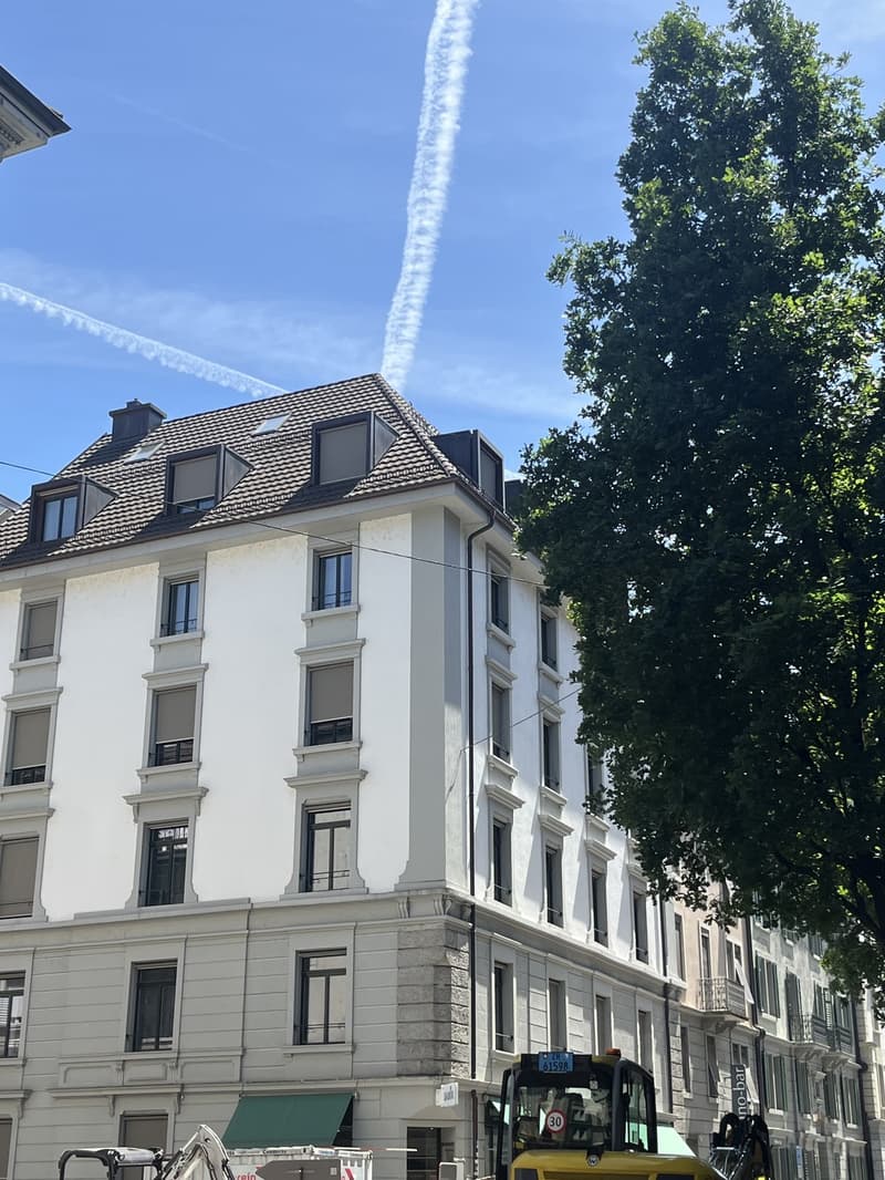 Apartment offer Lucerne (from 01.08.2026) Charming, stylishly renovated 2.5-room old building apartment (64 m²) on Winkelriedstrasse 11 in Lucerne. On the 2nd upper floor, modern kitchen with dishwasher. Washing machine and dryer in the laundry room. Oak parquet, shower/toilet (2)