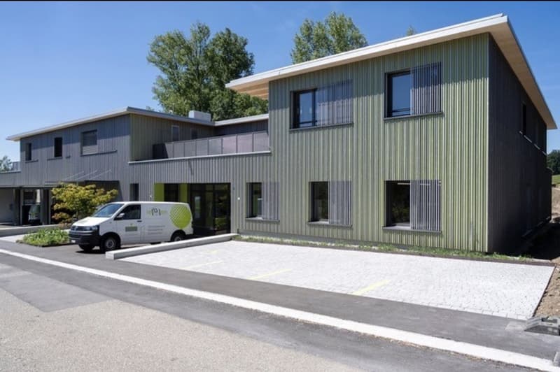 2.5 Zi-Wohnung - Wohnen am Dorfrand von Pfäffikon ZH mit 40m2 Terrasse (2)