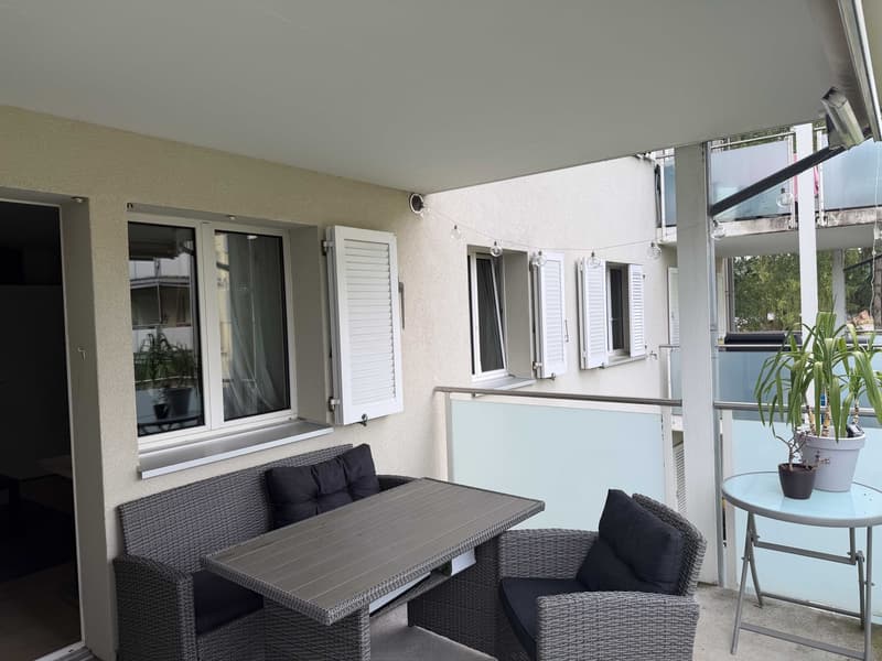 Helle 2-Zimmerwohnung mit grossem Balkon, Parkplatz und ruhiger Lage in Uster (3)