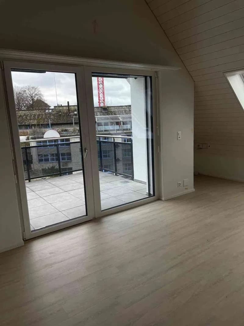 Moderne 4.5-Zimmer-Maisonettewohnung in Weiningen ZH (3)