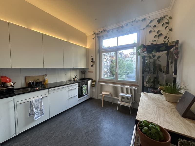 Beautiful and light 3-room apartment in the heart of Bern - available for short term sub-let. (4)