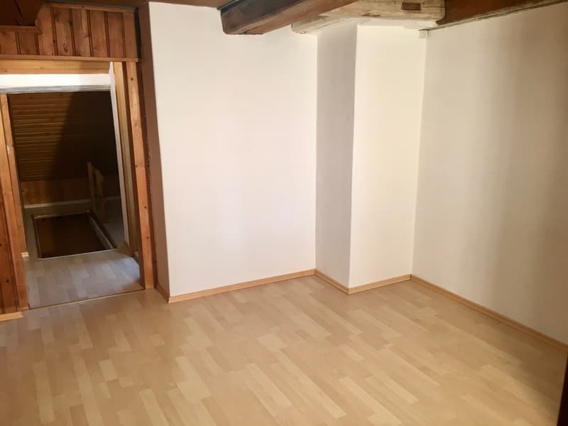Charmant appartement de 2,5 pièces dans un immeuble ancien avec une belle vue dans le vert Obermeilen (8)