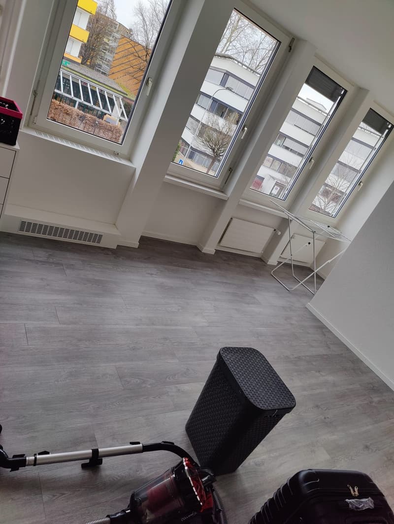 Helle 2.5-Zimmer-Wohnung im 1. OG in Schwerzenbach (4)