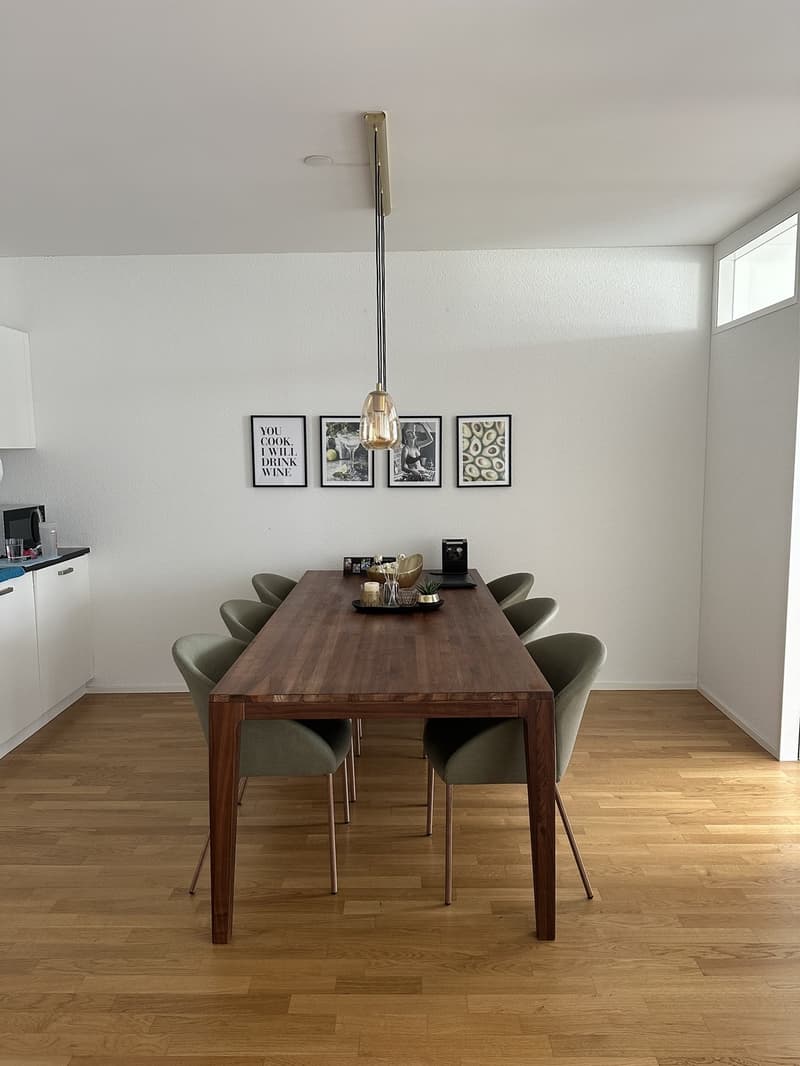 Untermieter*in gesucht: Helle 2.5-Zimmer-Wohnung mit Loggia und Abendsonne in Züricher Kreis 4 (1)