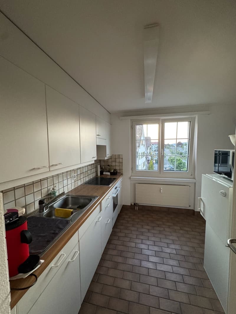 Dream apartment with lake view, 1 minute to the train station, in the heart of Richterswil (9)