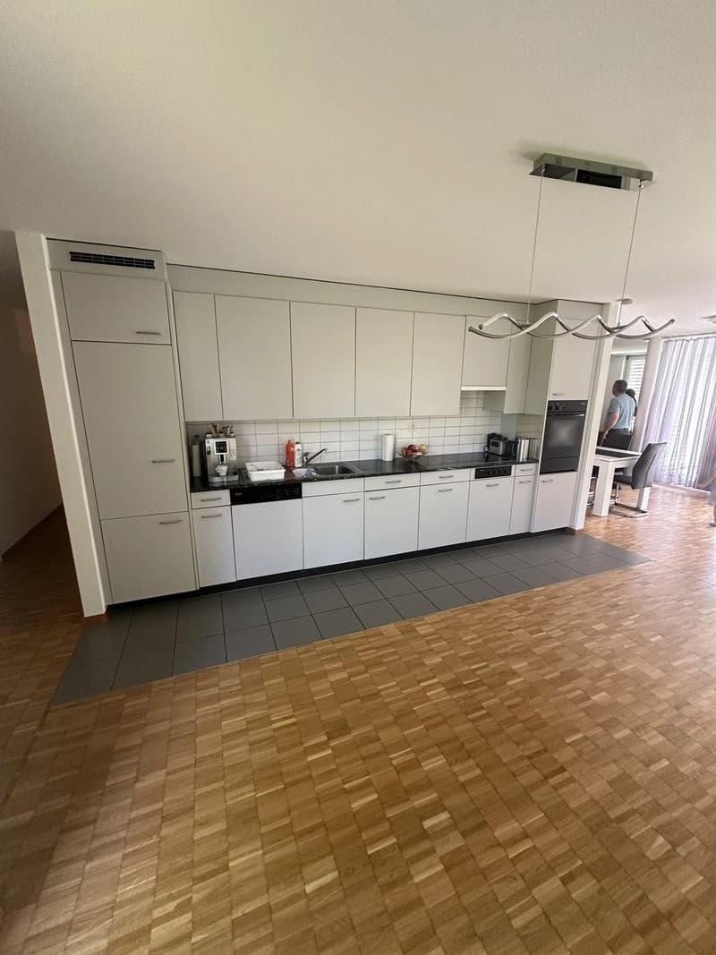 Appartement spacieux 4.5 pièces avec part de jardin à Eglisau (3)