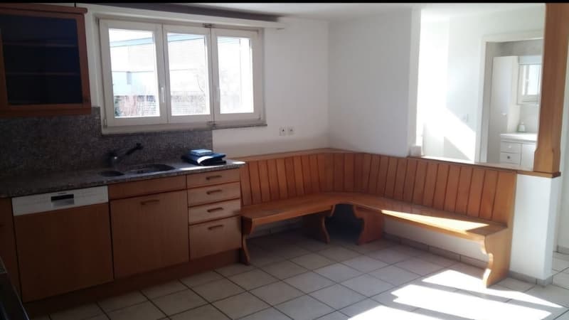 Appartement 4,5 pièces avec 2 balcons, 2 salles de bains et poêle en faïence (13)