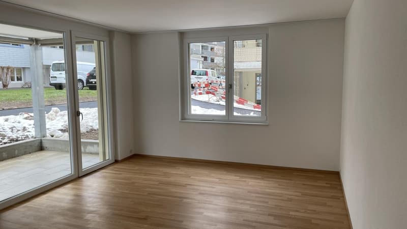 Wohnzimmer (Bild von 2021, aussen ist mittlerweile begrünt)