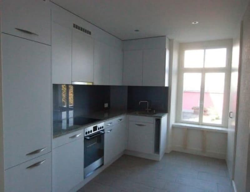Charmante 2.5 Zimmer- Altbauwohnung mit traumhaftem Rundumblick auf den Zürichsee (4)