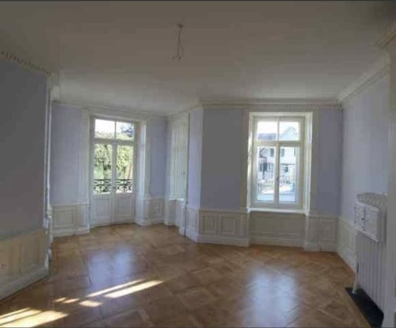 Charmante 2.5 Zimmer- Altbauwohnung mit traumhaftem Rundumblick auf den Zürichsee (7)